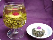 L'infusion de la fleur de thé est un spectacle unique